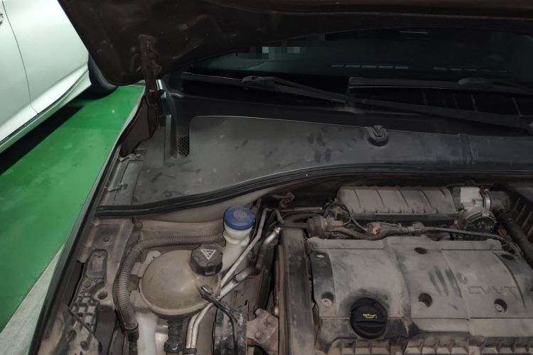 Used Peugeot 301 2014 1.6L Manual Luxury Edition Engine Bay Right