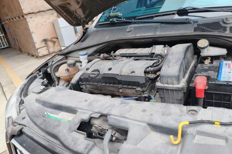 Used Peugeot 301 2014 1.6L Manual Comfort Edition Engine Bay Right