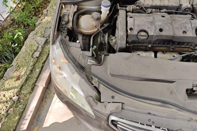 Used Peugeot 301 2014 1.6L Automatic Luxury Edition Engine Bay Right