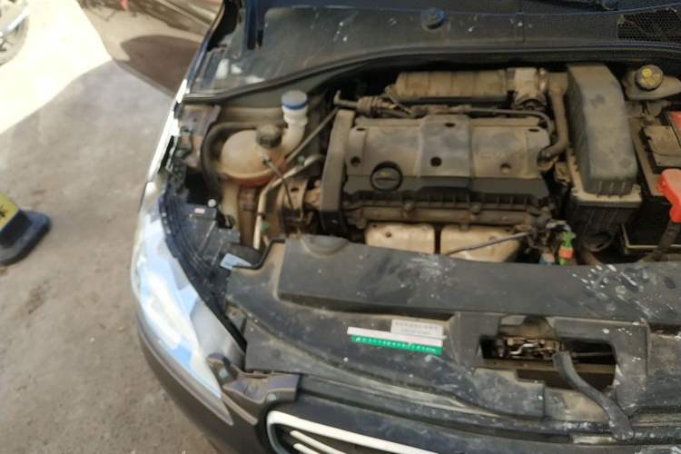 Used Peugeot 301 2014 1.6L Manual Comfort Edition Engine Bay Right