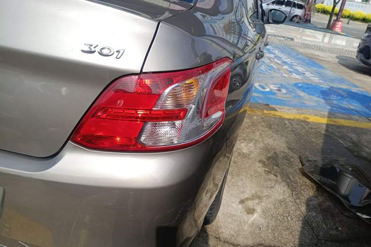 Used Peugeot 301 2014 1.6L Automatic Luxury Edition Exterior 3