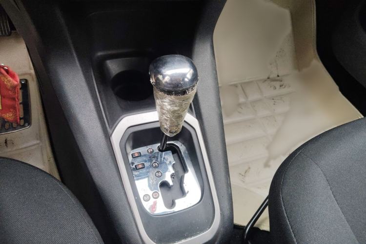 Used Peugeot 301 2014 1.6L Automatic Comfort Edition Gear Lever