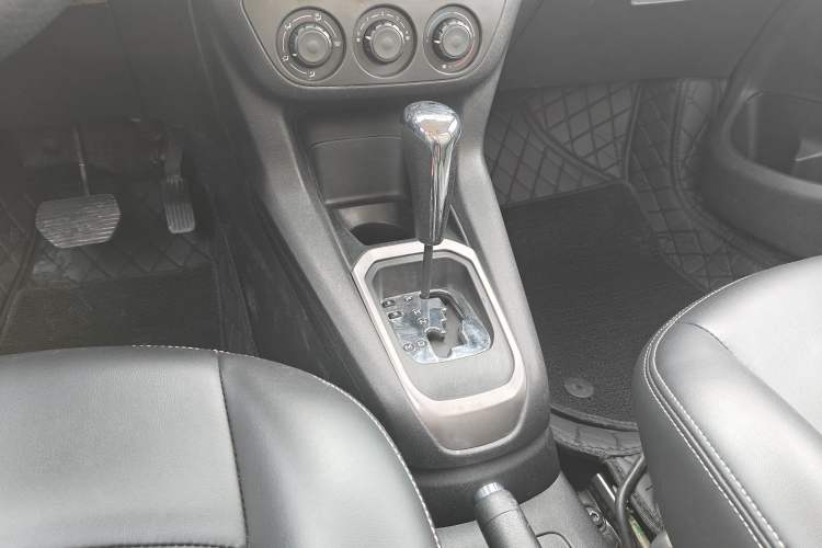 Used Peugeot 301 2014 1.6L Automatic Comfort Edition Gear Lever