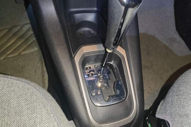 Used Peugeot 301 2014 1.6L Automatic Comfort Edition Gear Lever
