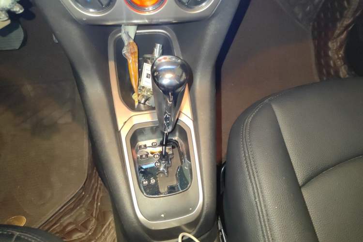 Used Peugeot 301 2014 1.6L Automatic Luxury Edition Gear Lever