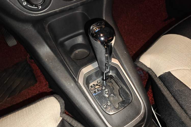 Used Peugeot 301 2014 1.6L Automatic Comfort Edition Gear Lever