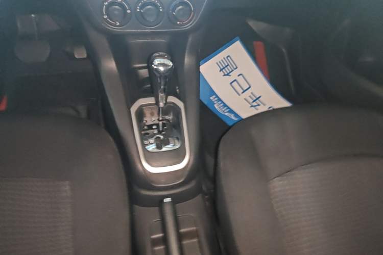 Used Peugeot 301 2014 1.6L Automatic Comfort Edition Gear Lever