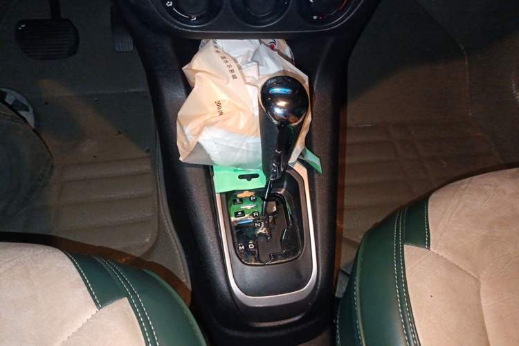 Used Peugeot 301 2014 1.6L Automatic Comfort Edition Gear Lever
