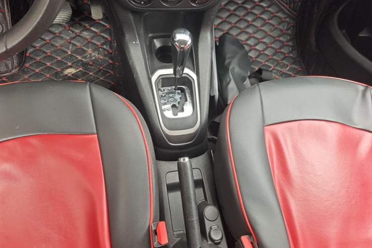 Used Peugeot 301 2014 1.6L Automatic Comfort Edition Gear Lever