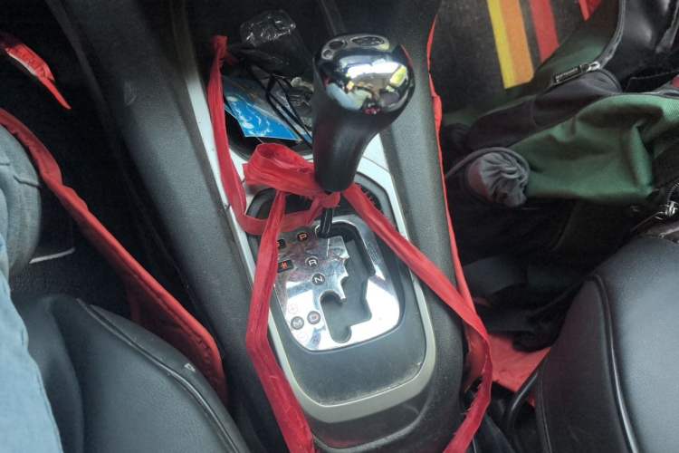 Used Peugeot 301 2014 1.6L Automatic Comfort Edition Gear Lever