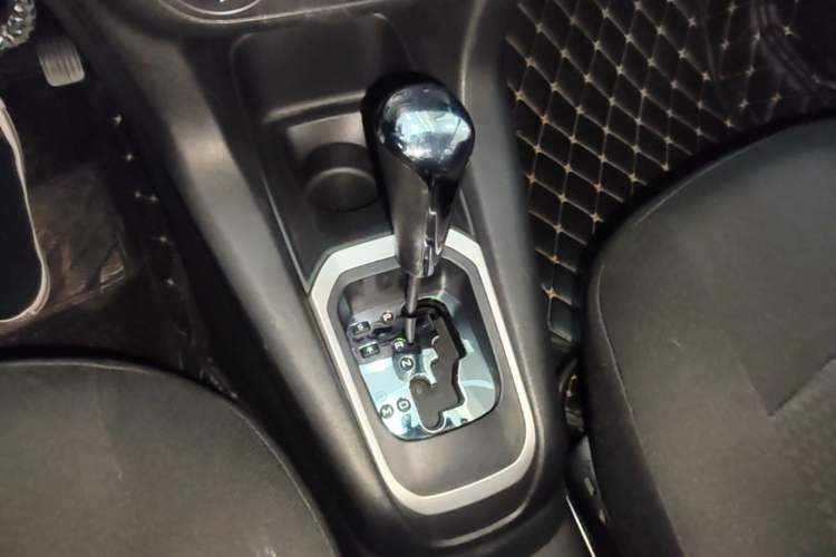 Used Peugeot 301 2014 1.6L Automatic Comfort Edition Gear Lever