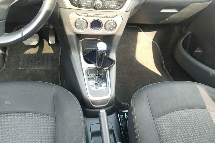 Used Peugeot 301 2014 1.6L Automatic Luxury Edition Gear Lever