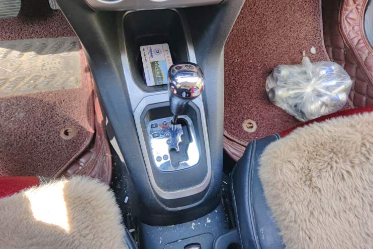Used Peugeot 301 2014 1.6L Automatic Luxury Edition Gear Lever