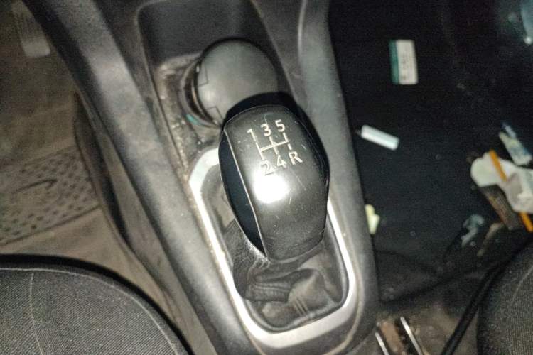 Used Peugeot 301 2014 1.6L Manual Comfort Edition Gear Lever