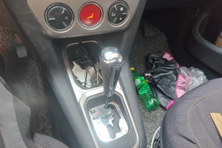 Used Peugeot 301 2014 1.6L Automatic Luxury Edition Gear Lever