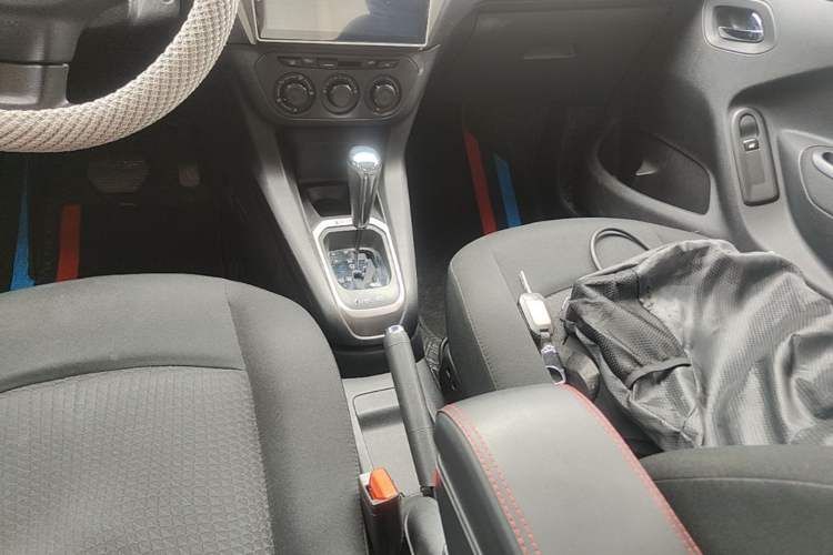 Used Peugeot 301 2014 1.6L Automatic Comfort Edition Gear Lever