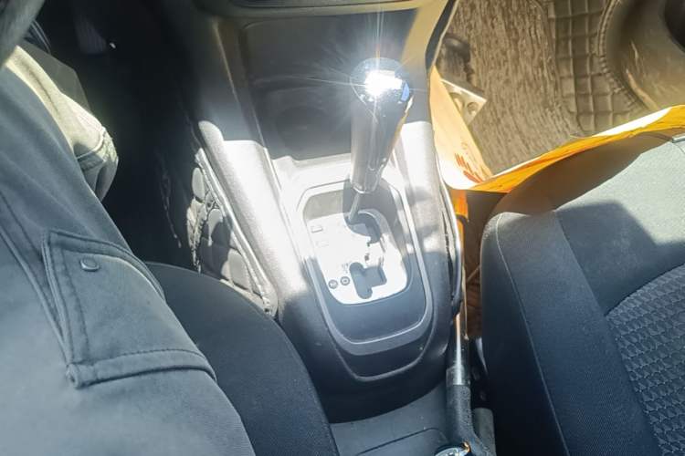 Used Peugeot 301 2014 1.6L Automatic Comfort Edition Gear Lever