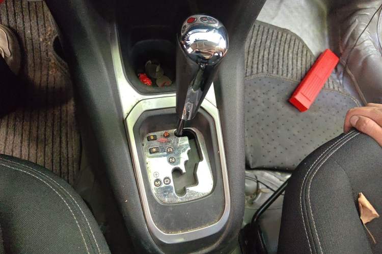 Used Peugeot 301 2014 1.6L Automatic Luxury Edition Gear Lever