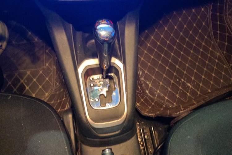 Used Peugeot 301 2014 1.6L Automatic Comfort Edition Gear Lever