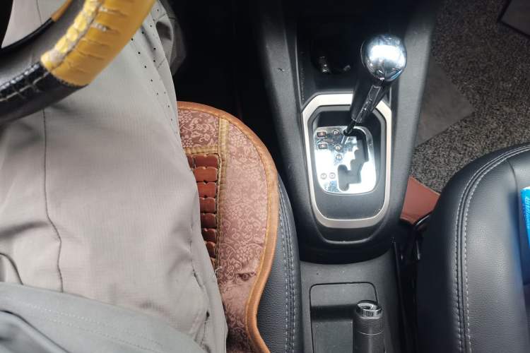 Used Peugeot 301 2014 1.6L Automatic Comfort Edition Gear Lever