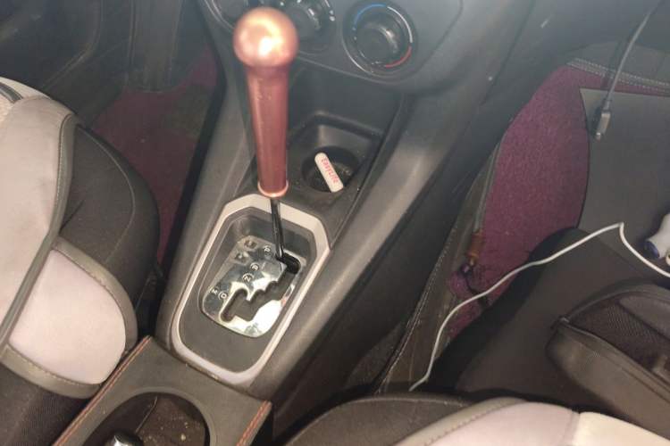 Used Peugeot 301 2014 1.6L Automatic Comfort Edition Gear Lever