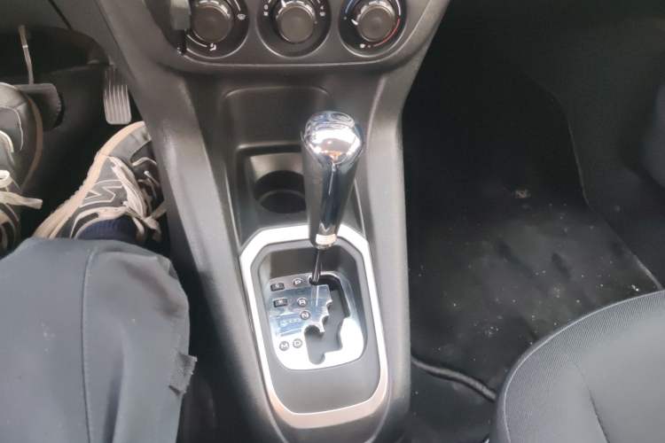 Used Peugeot 301 2014 1.6L Automatic Comfort Edition Gear Lever