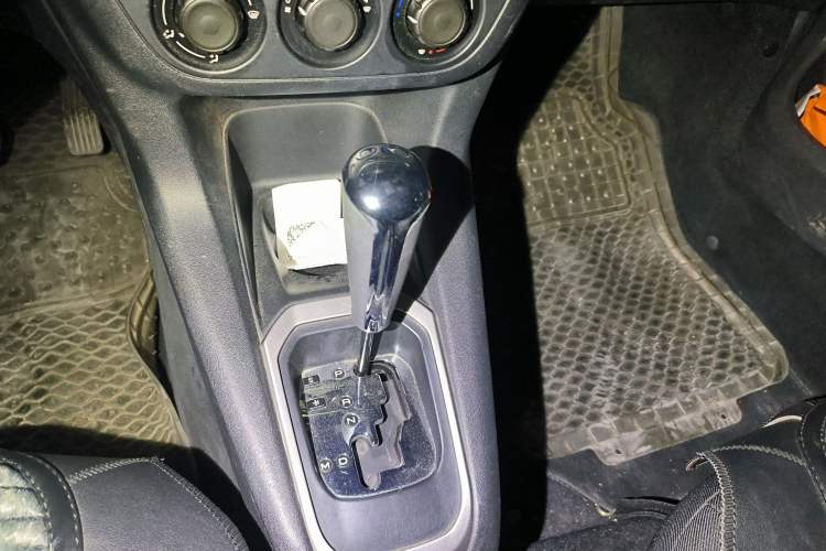 Used Peugeot 301 2014 1.6L Automatic Comfort Edition Gear Lever