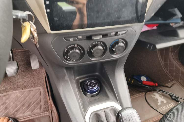 Used Peugeot 301 2014 1.6L Manual Comfort Edition Gear Lever