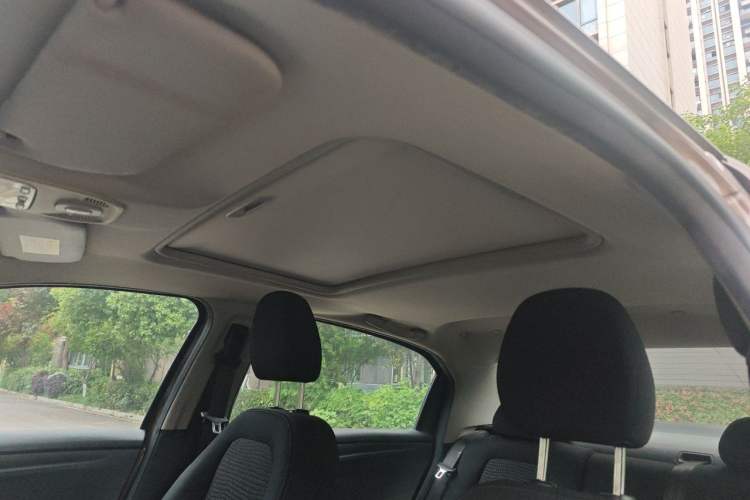 Used Peugeot 301 2014 1.6L Manual Luxury Edition Headliner
