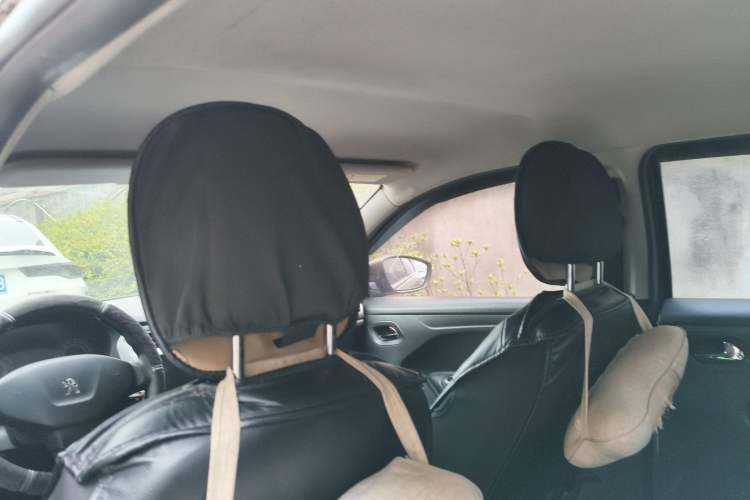 Used Peugeot 301 2014 1.6L Automatic Comfort Edition Headliner