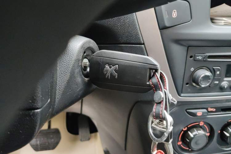 Used Peugeot 301 2014 1.6L Automatic Comfort Edition Interior 1