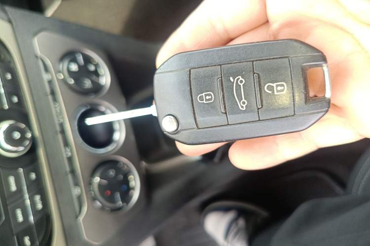 Used Peugeot 301 2014 1.6L Automatic Luxury Edition Interior 1