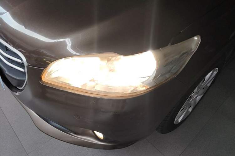 Used Peugeot 301 2014 1.6L Manual Comfort Edition Left Front Headlight