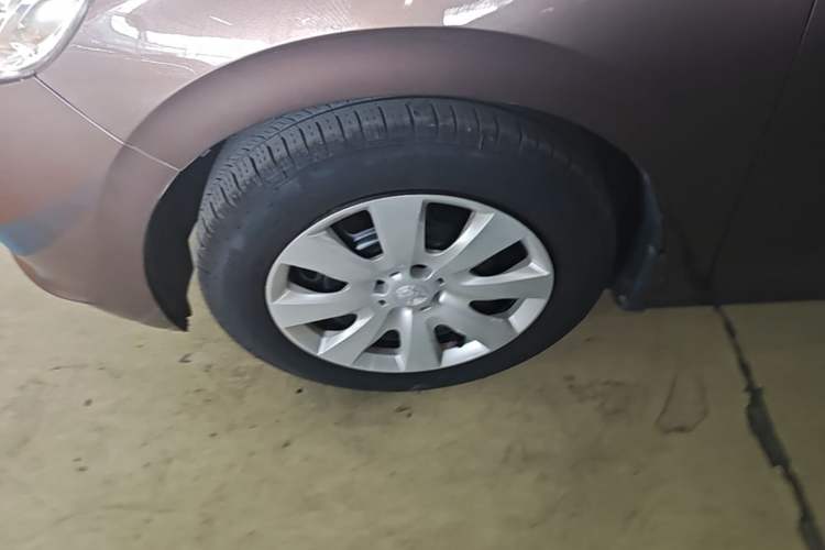 Used Peugeot 301 2014 1.6L Automatic Comfort Edition Left Front Wheel Hub