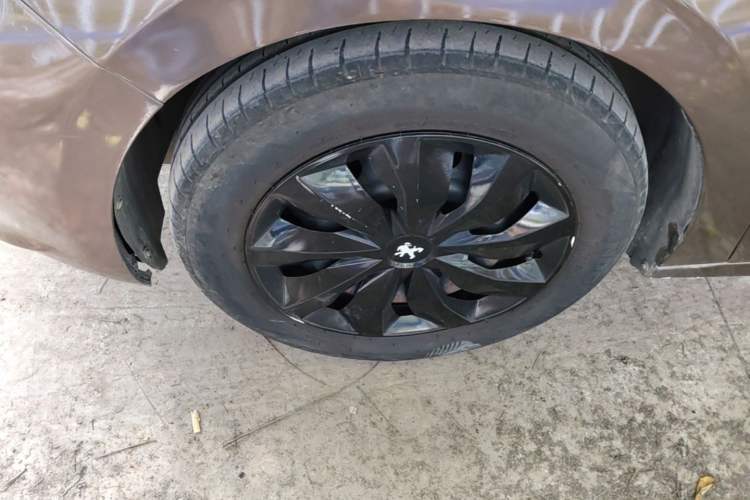Used Peugeot 301 2014 1.6L Automatic Comfort Edition Left Front Wheel Hub