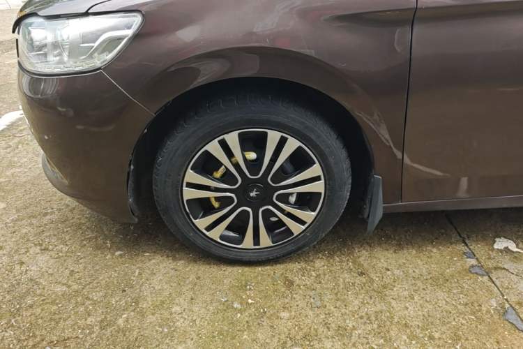 Used Peugeot 301 2014 1.6L Automatic Comfort Edition Left Front Wheel Hub