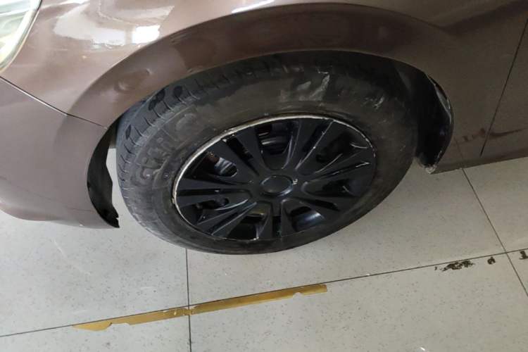 Used Peugeot 301 2014 1.6L Automatic Comfort Edition Left Front Wheel Hub