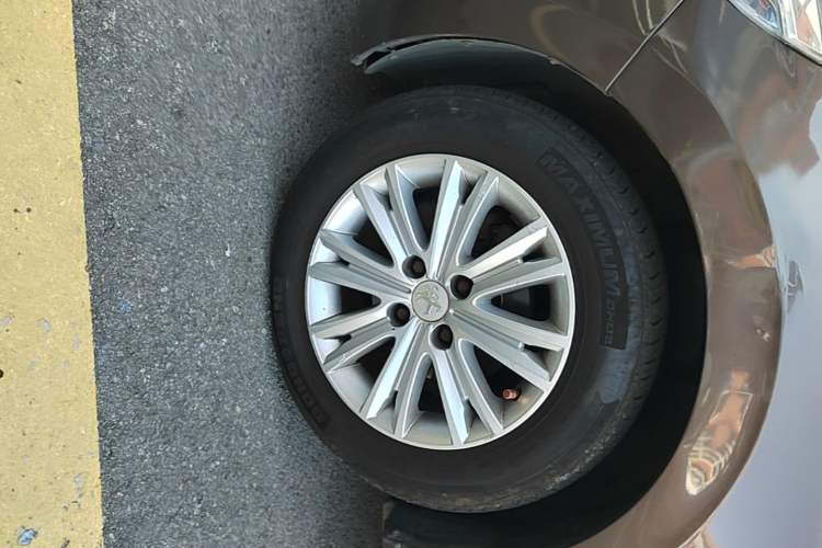 Used Peugeot 301 2014 1.6L Automatic Comfort Edition Left Front Wheel Hub