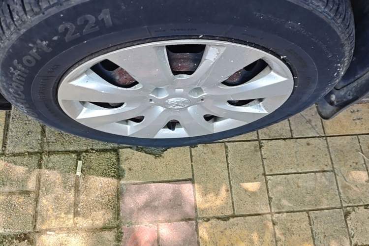 Used Peugeot 301 2014 1.6L Manual Comfort Edition Left Front Wheel Hub