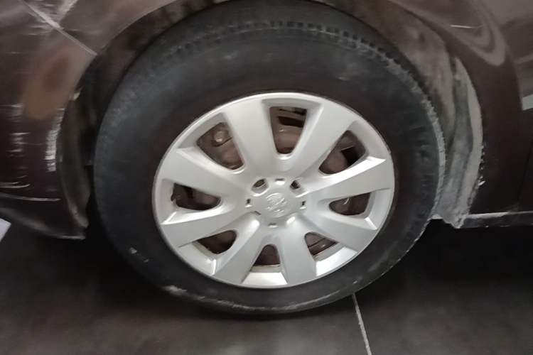 Used Peugeot 301 2014 1.6L Manual Comfort Edition Left Front Wheel Hub