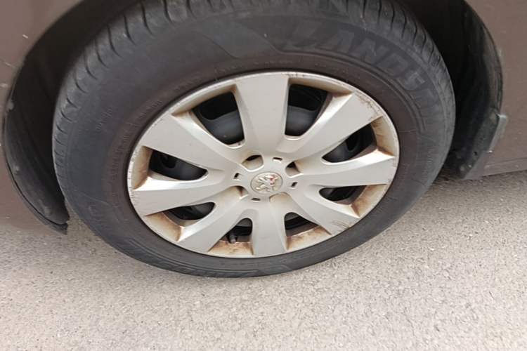 Used Peugeot 301 2014 1.6L Manual Comfort Edition Left Front Wheel Hub
