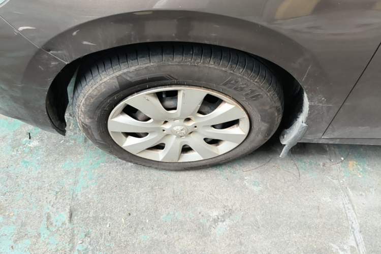 Used Peugeot 301 2014 1.6L Manual Comfort Edition Left Front Wheel Hub