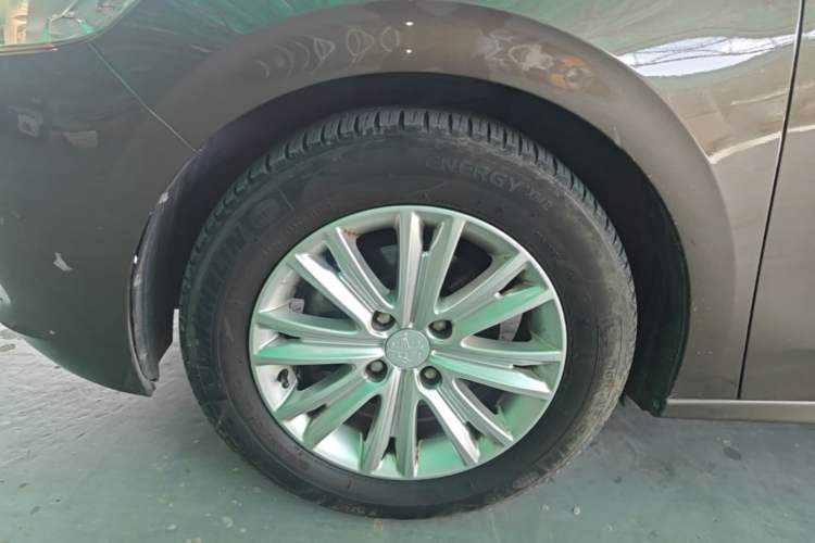 Used Peugeot 301 2014 1.6L Automatic Comfort Edition Left Front Wheel Hub