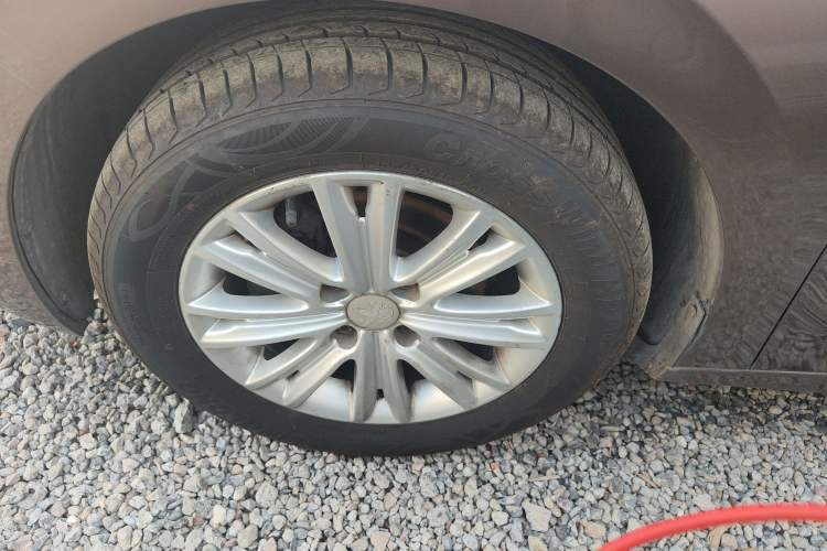 Used Peugeot 301 2014 1.6L Manual Comfort Edition Left Front Wheel Hub