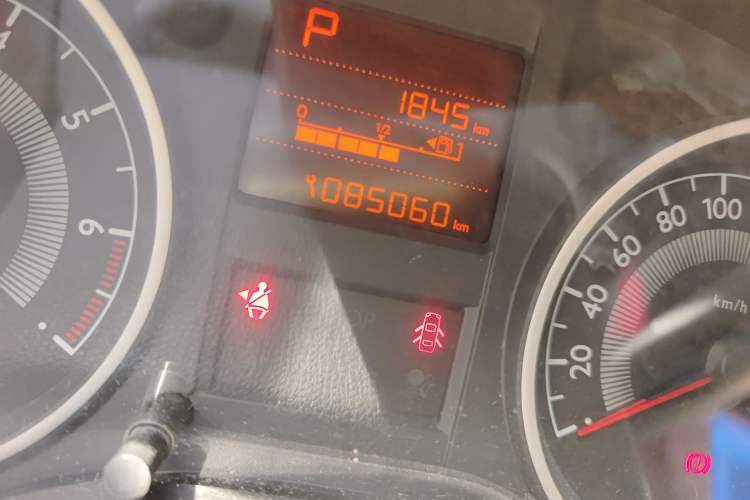 Used Peugeot 301 2014 1.6L Automatic Luxury Edition Odometer Close Up