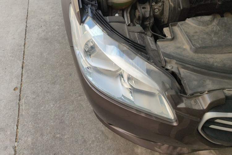 Used Peugeot 301 2014 1.6L Manual Comfort Edition Right Front Headlight