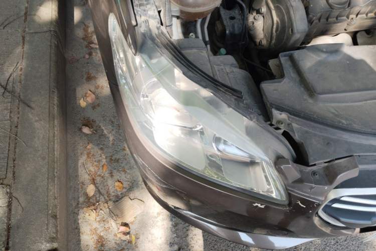 Used Peugeot 301 2014 1.6L Automatic Comfort Edition Right Front Headlight