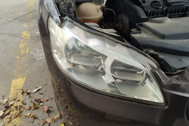 Used Peugeot 301 2014 1.6L Manual Comfort Edition Right Front Headlight