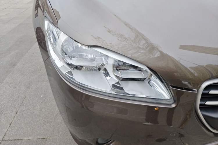Used Peugeot 301 2014 1.6L Manual Comfort Edition Right Front Headlight