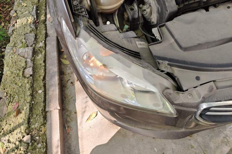 Used Peugeot 301 2014 1.6L Automatic Luxury Edition Right Front Headlight